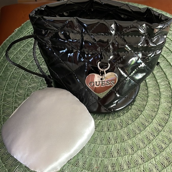 Guess Draw string pouch - Picture 7 of 12